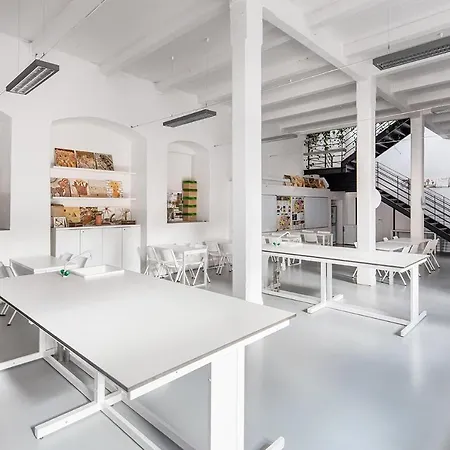 Cett Ξενοδοχείο 3*